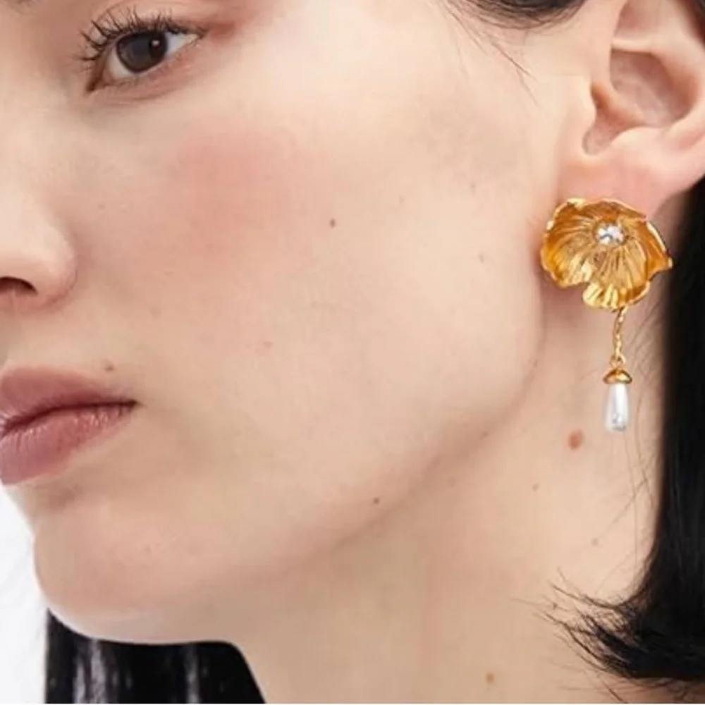 Oscar de la Renta • Enamel Poppy Flower Pearl Drop Earrings
